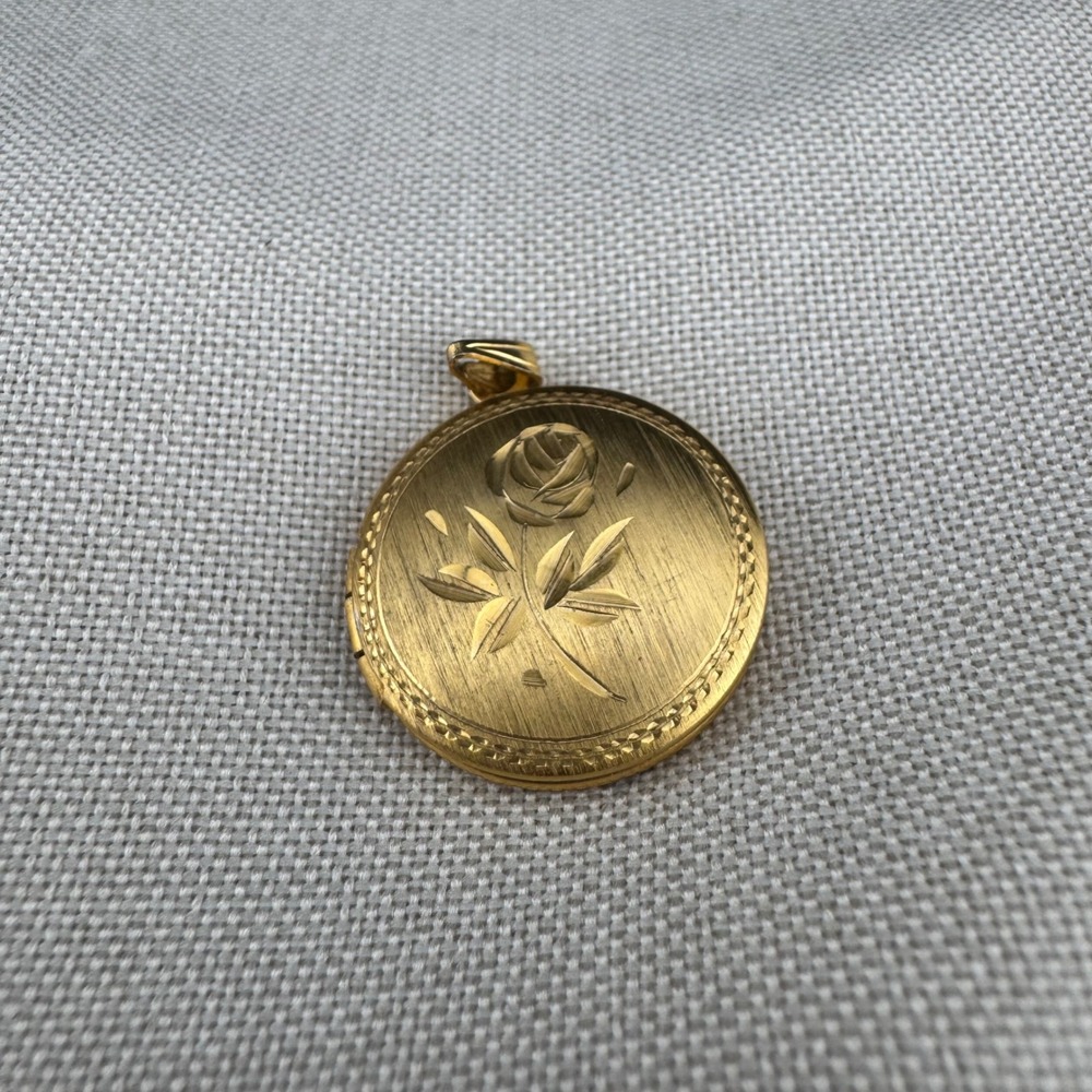 Vintage Gold Tone Round Etched Rose Locket Pendant Floral Photo Charm READ